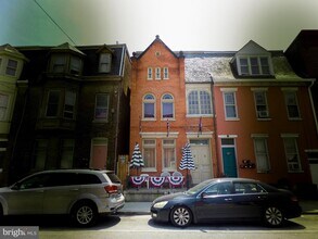 Building Photo - 254 E King St