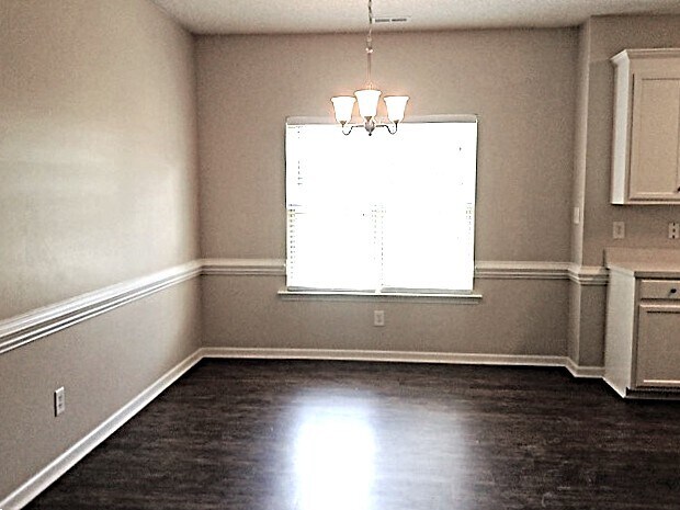 Foto del edificio - 4038 River Falls Dr