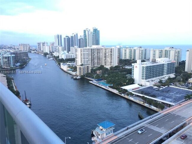 Building Photo - 2600 E Hallandale Beach Blvd