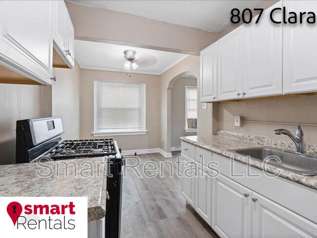 Foto del edificio - 807 Clara Ave