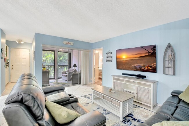 Building Photo - 6586 Southurst Terrace