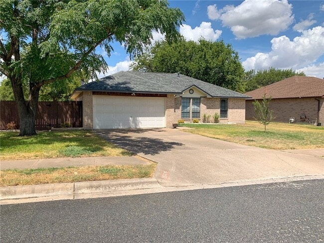 Building Photo - Great Home in Block House Creek!