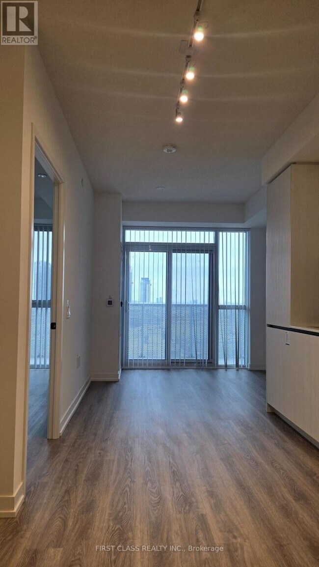 Photo du bâtiment - 8 Interchange Wy