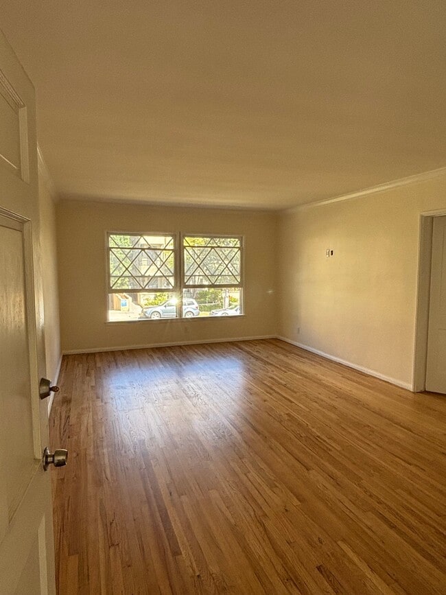 Photo - 10316 Almayo Ave (Los Angeles, CA) Apartment