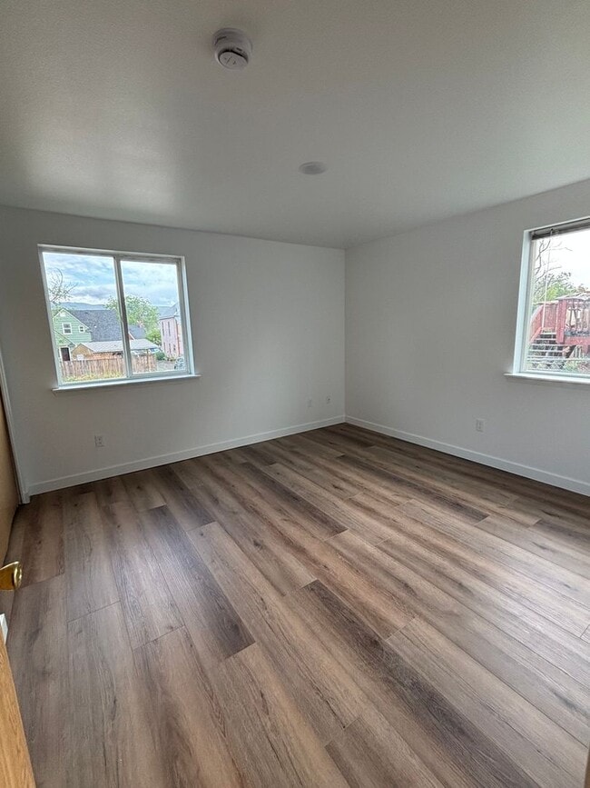 Foto del edificio - 1209 E 10th St
