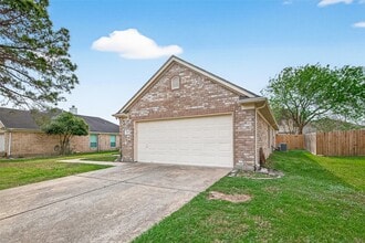 Building Photo - 3135 Silver Cedar Trail