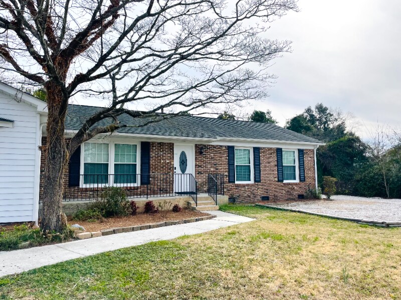 Primary Photo - 5130 Lord Tennyson Rd