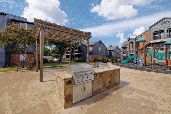 NorthDallas_Exteriores_1025_005 - The Residence at North Dallas