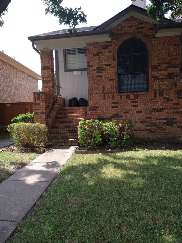 Primary Photo - 1636 Kingspoint Dr