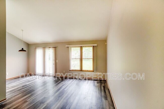 Foto del edificio - 3162 Kylemore Rd