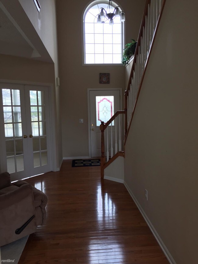 Building Photo - 3 br, 2.5 bath House - 5312 Chantilly Ln