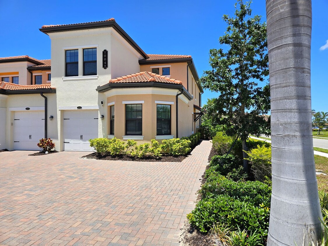 Primary Photo - Seasonal Short-Term Sought after Sarasota ...