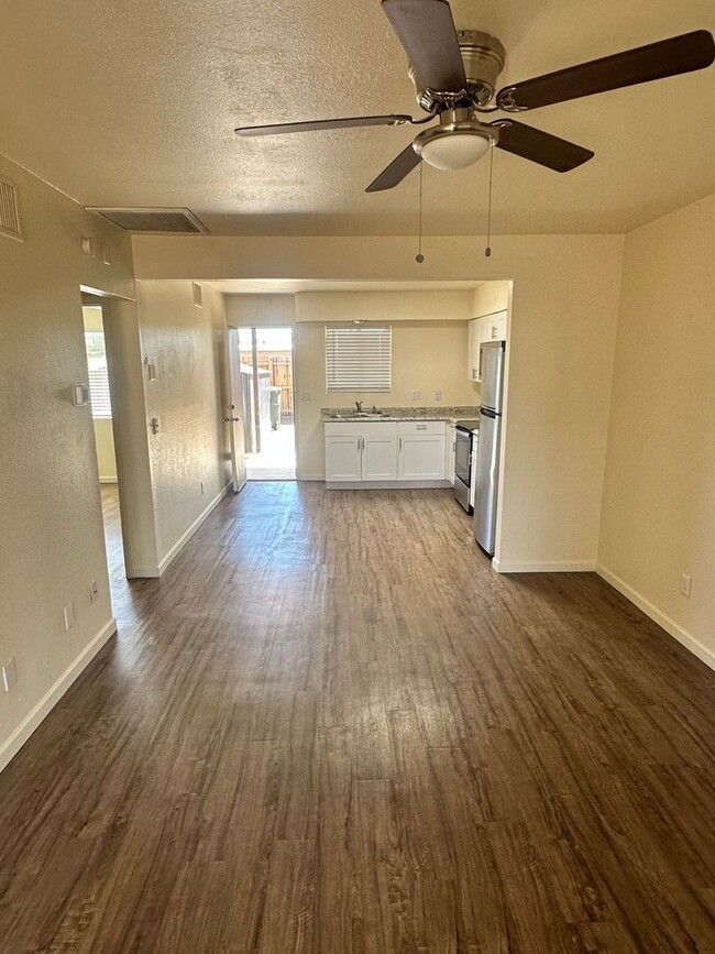 Building Photo - 349 E Calle Arizona