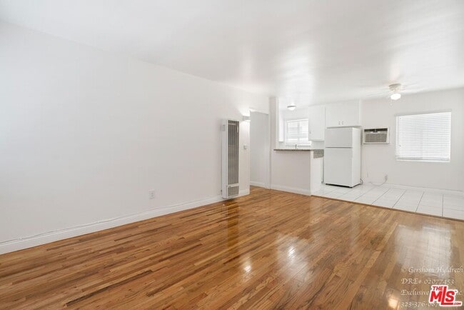 Foto del edificio - 6640 Woodman Ave