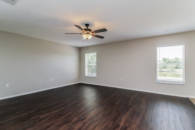 Building Photo - 1729 Strathmore Cir