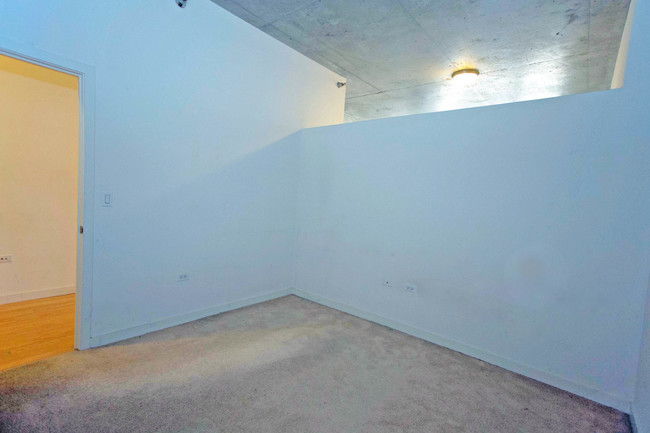 Building Photo - 235 W Van Buren St