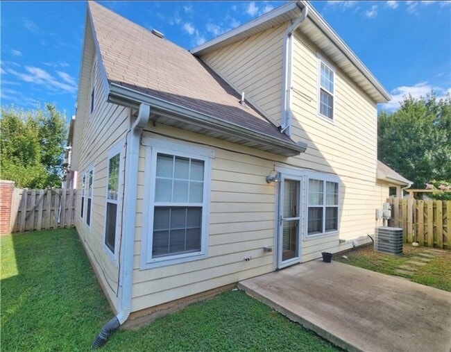 Building Photo - 2800 SW Arbor Rd
