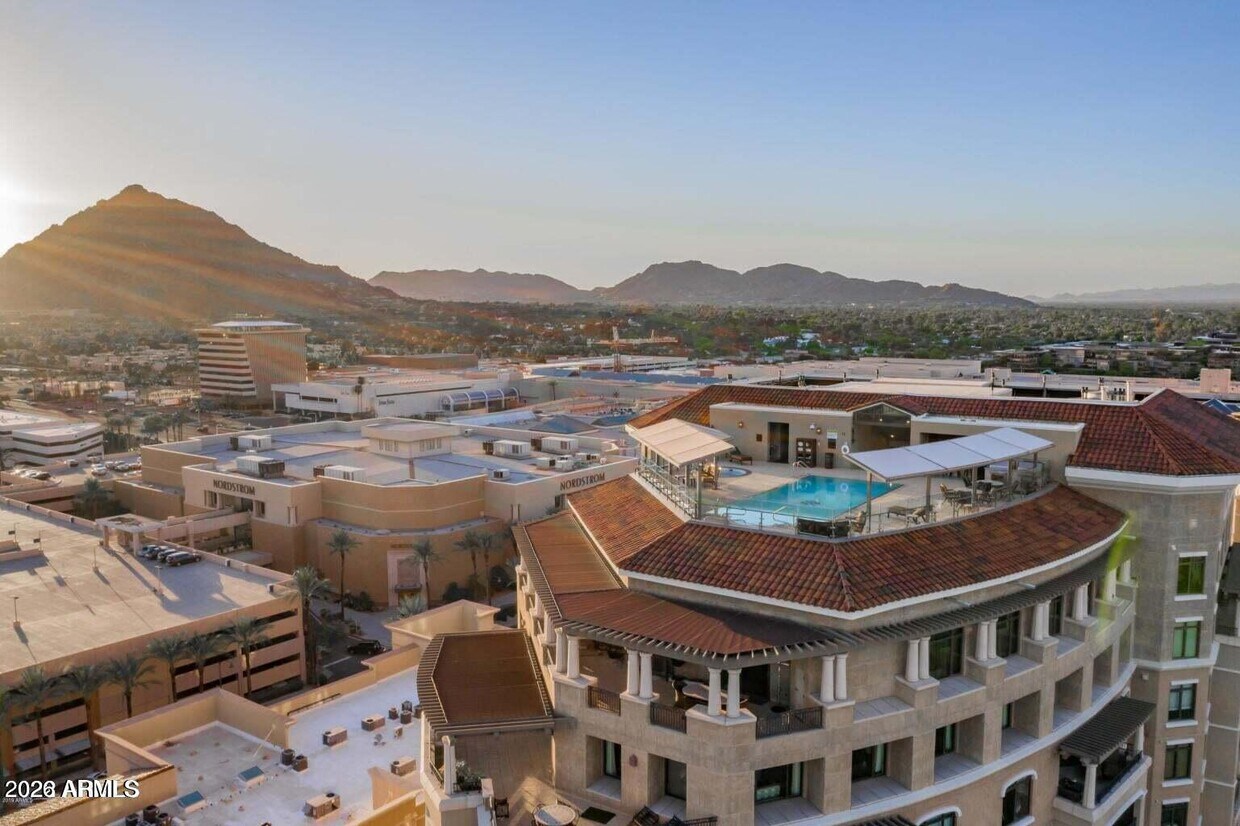 Foto del edificio - 7175 E Camelback Rd