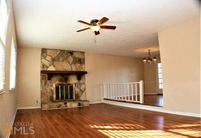 Building Photo - 714 Jett Rd
