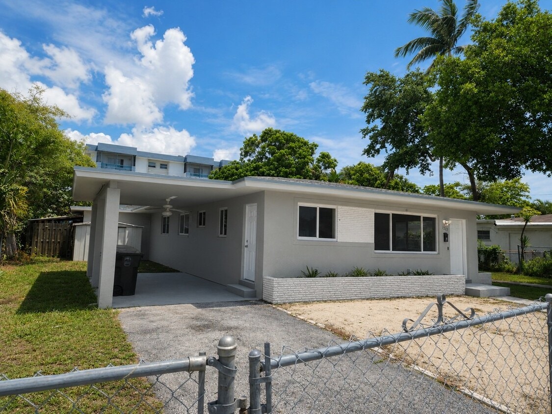 Photo - 1225 NE 138th St (North Miami, FL)