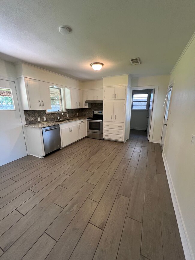 Building Photo - 2710 Beazley Pl