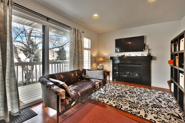 Foto del edificio - 36 Racquet Club Dr