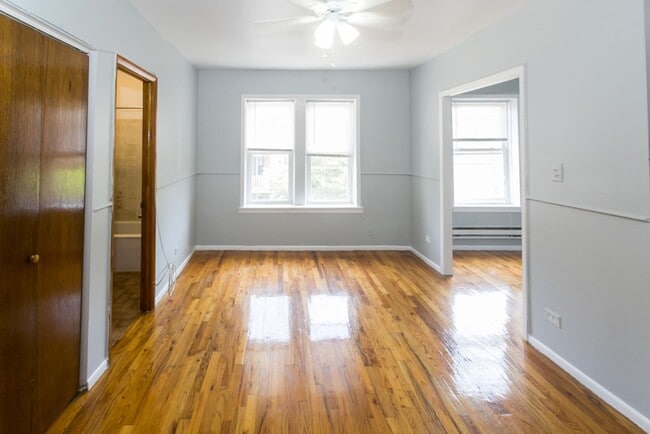 Interior Photo - 4501-4515 N Malden St
