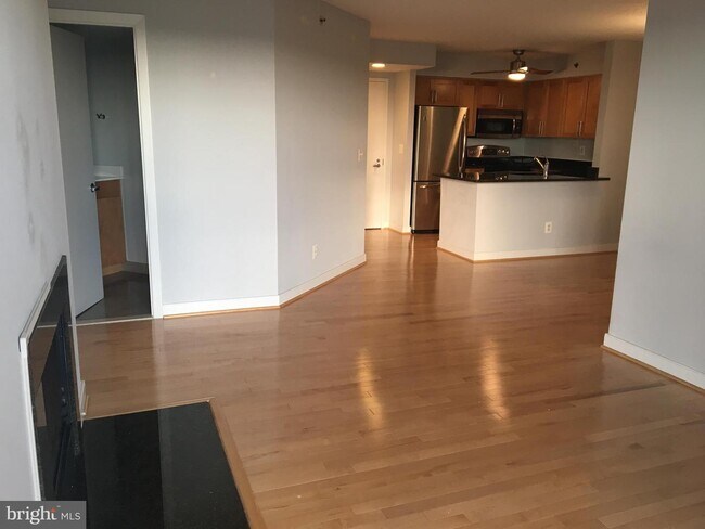 Building Photo - 7500 Woodmont Ave