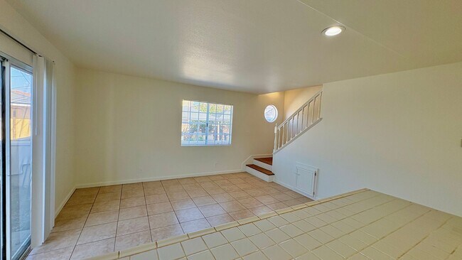 Foto del edificio - 4321-23 W. 166TH ST.