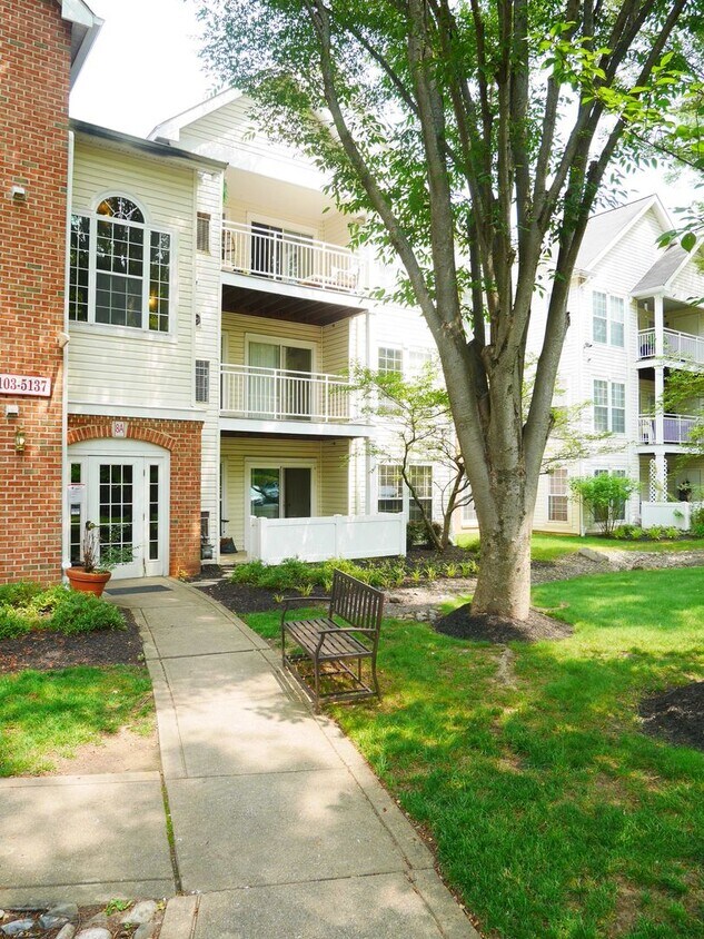 Foto principal - 2 Bedroom Condominium in Sought After Comm...