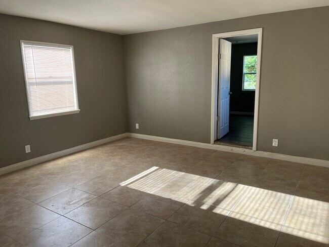 Foto del edificio - 1376 Villa St