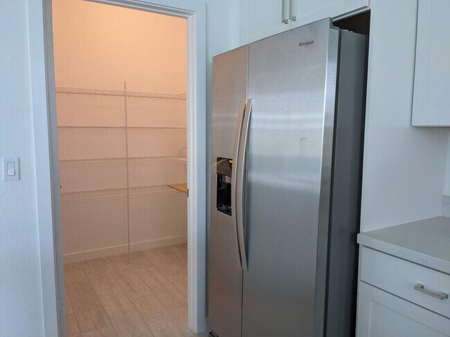 Foto del edificio - 2910 Breezeway Cir