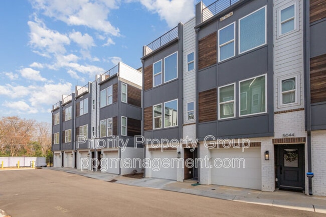 Foto del edificio - 5048 York Park Ln