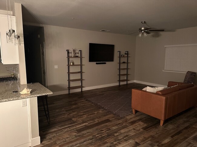 Building Photo - 43575 Crystal Cave Cir