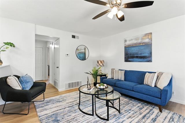 Building Photo - 202 N Kealy Ave