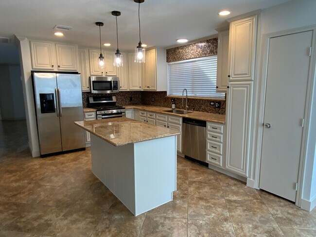 Kitchen - 10026 Farrell Dr