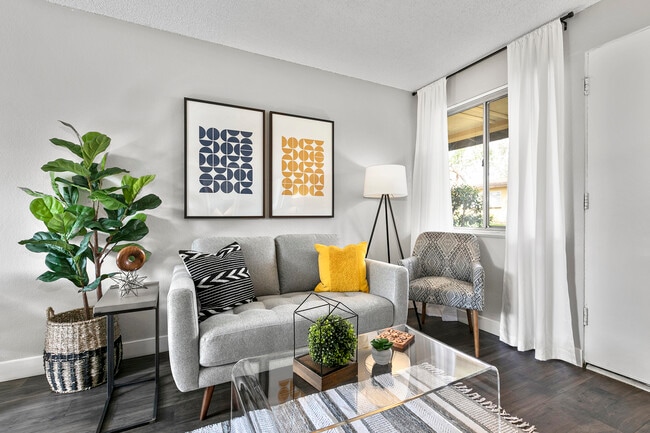Building Photo - Casitas Apartments