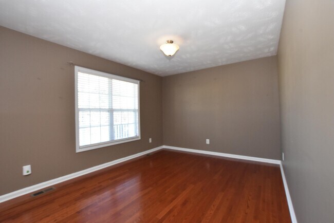 Foto del edificio - 284 Briarwood Pl
