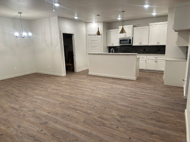 Building Photo - Brand new townhomes in Abbey Glen!