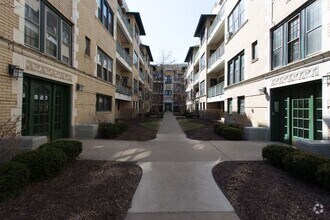 Building Photo - 4312 N Clarendon Ave