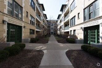 Building Photo - 4312 N Clarendon Ave