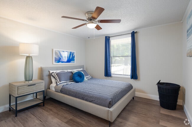 1BR, 1BA - 576SF - Bedroom - Winterwoods