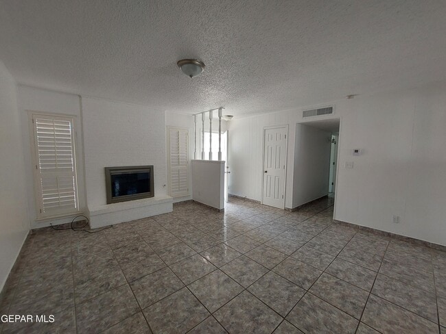 Building Photo - 2212 Cumbre Negra St