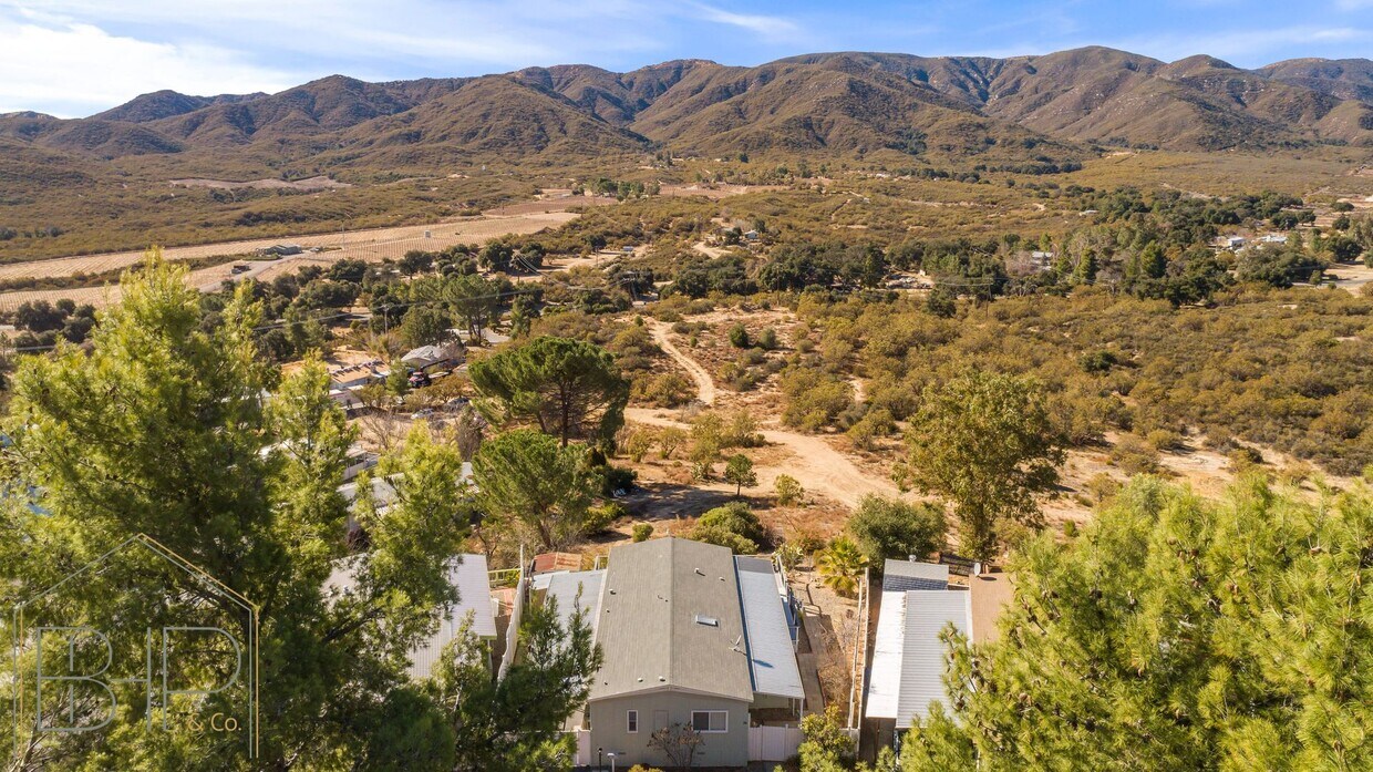 Primary Photo - 55+ Senior Community~ 2 bed/2 bath with Am...