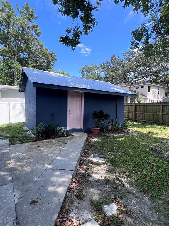 Building Photo - 118 W Sligh Ave