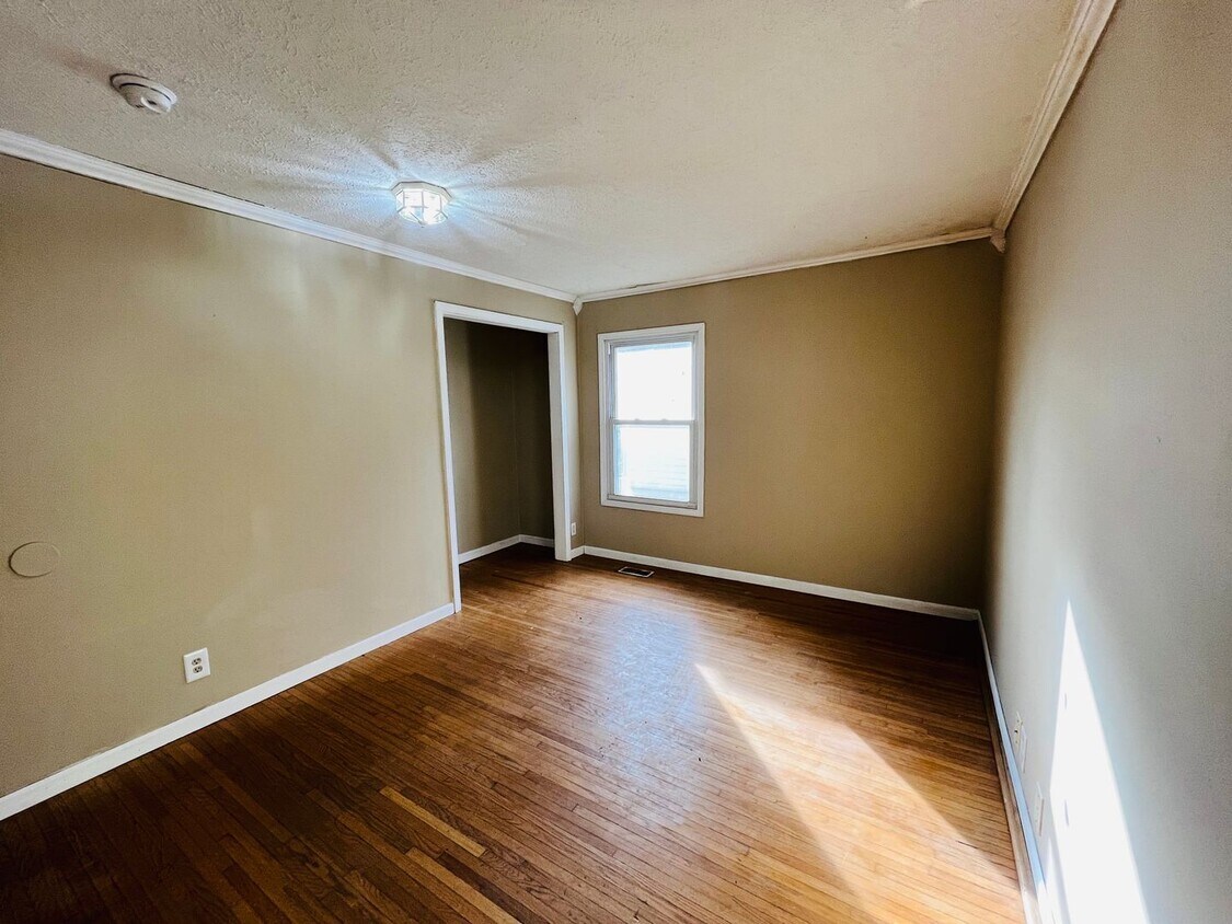 Foto principal - Available August 1st 2024