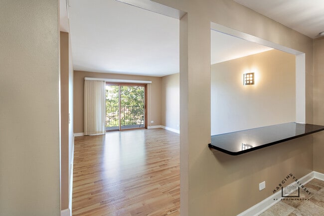 Building Photo - 6540 W Irving Park Rd