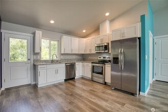 Building Photo - 172 N Narwhal Loop NW