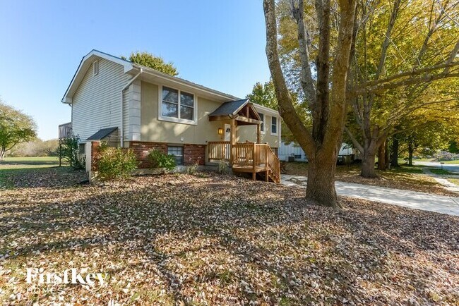Building Photo - 417 SE Claremont St