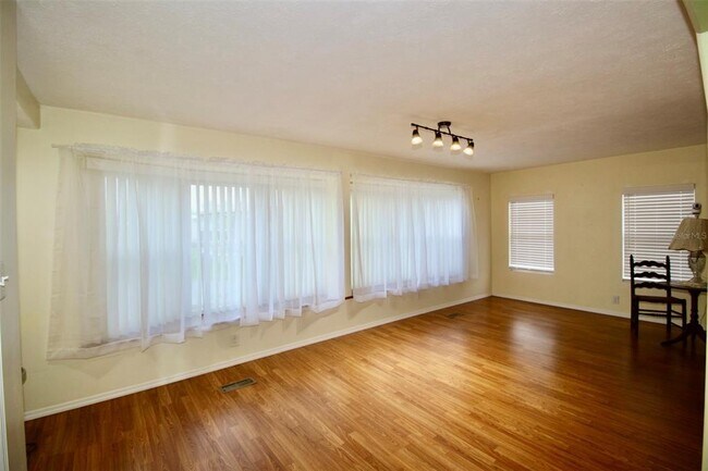 Foto del edificio - 10992 Poplar St NE